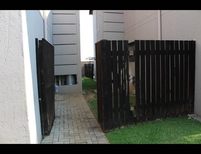 2 BEDROOM TOWNHOUSE FOR SALE IN BRENTWOOD PARK